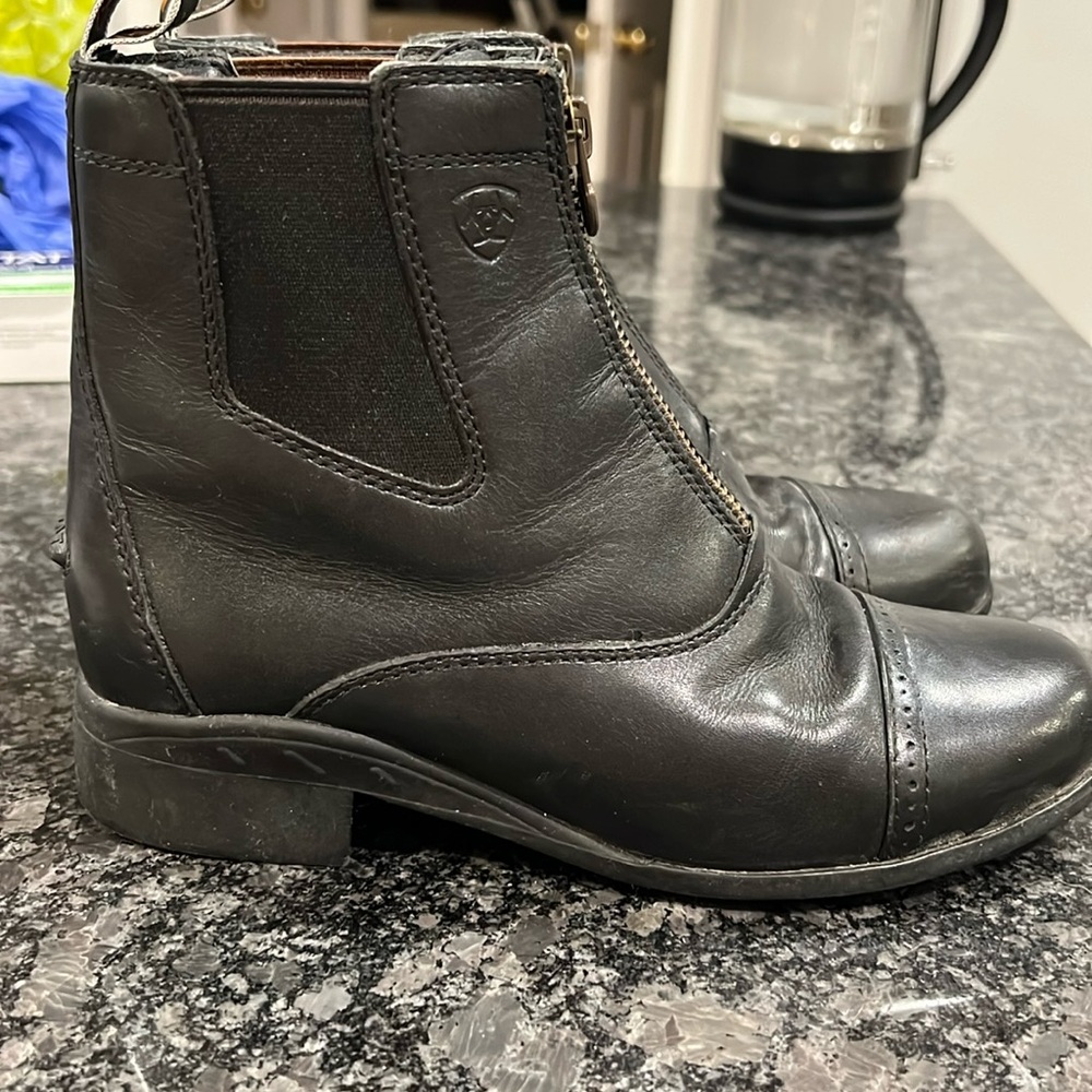 Kids size 3 Riding boots Brand: Ariat